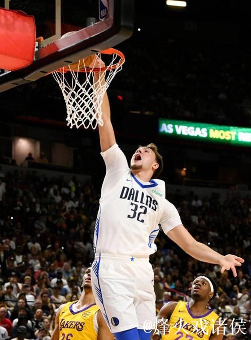 赛季前13场弗拉格场均15.2分3.1助，后13场爆发至21.7分4助